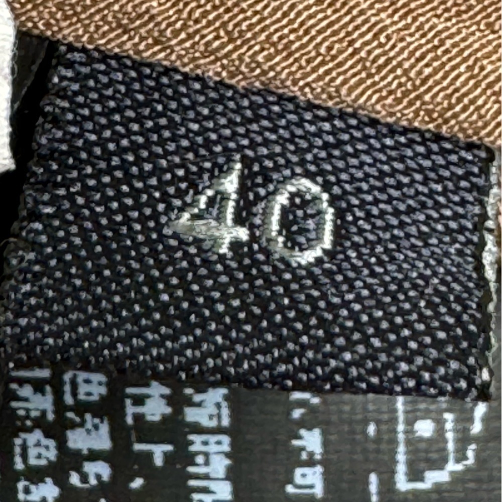 Fendi Women's Trench Coat - Timeless Elegance and Italian Luxury 🌟 - Picture 8 of 8